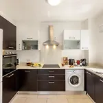 Sunnyvillas: 3br Family Villa☆private Pool Holiday home