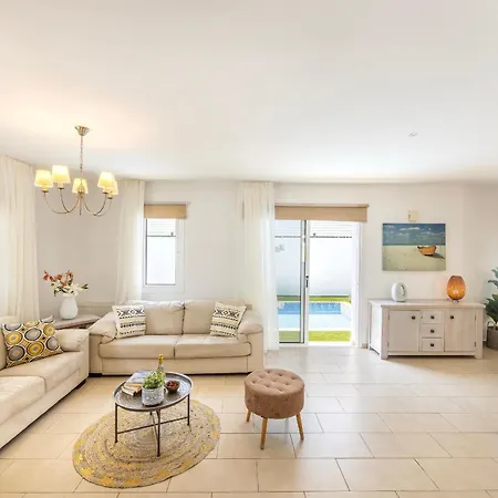 Semesterbostad Sunnyvillas: 3br Family Villa☆private Pool *