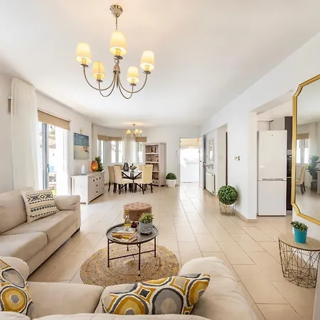 Sunnyvillas: 3br Family Villa☆private Pool Semesterbostad Protaras
