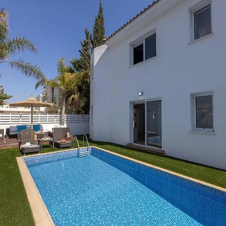 Semesterbostad Sunnyvillas: 3br Family Villa☆private Pool *